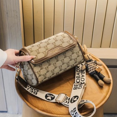 【AE116】Bear Pattern Crossbody Bag: Fashion PU Shoulder Bag for Women, Small Flap Purse for Everyday